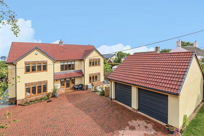 4 Bedroom Detached House For Sale In Howleigh Lane, Blagdon Hill, Taunton, TA3
