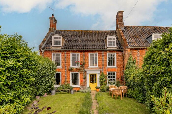 4 Bedroom Semi-Detached House For Sale In The Green, Aldborough, Norfolk, NR11