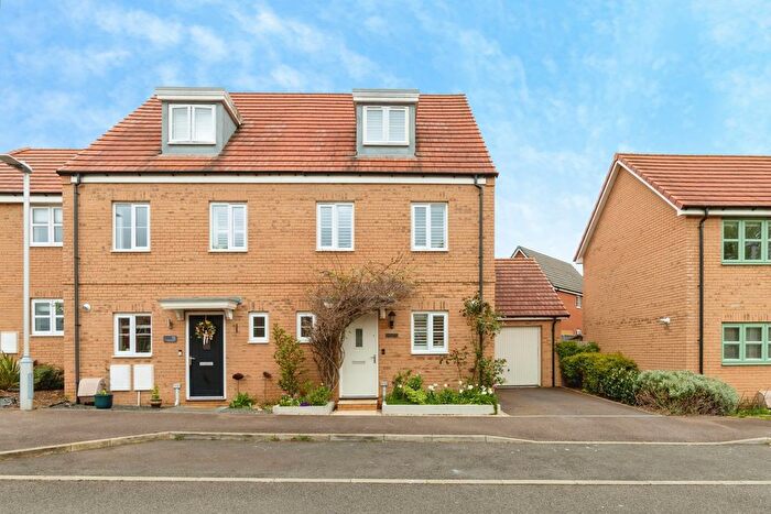 3 Bedroom Semi Detached House For Sale In Yates Meadow, Potton, Sandy, Bedfordshire, SG19