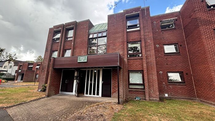 2 Bedroom Flat For Sale In Woodfield Close, Four Oaks, Sutton Coldfield, B74