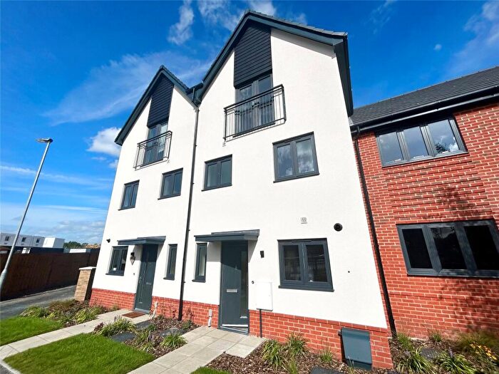 3 Bedroom Terraced House To Rent In Collins Walk, Crowthorne, Berkshire, RG45