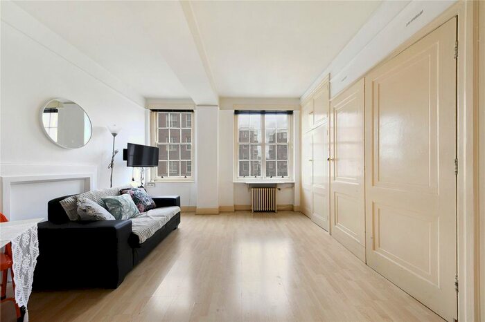 Studio To Rent In Queensway, London, W2