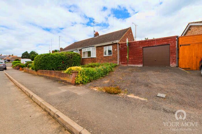 2 Bedroom Bungalow To Rent In Greenview Drive, Northampton, NN2