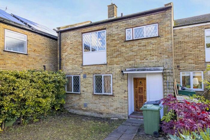 3 Bedroom Semi-Detached House To Rent In Foxborough Gardens, London, SE4