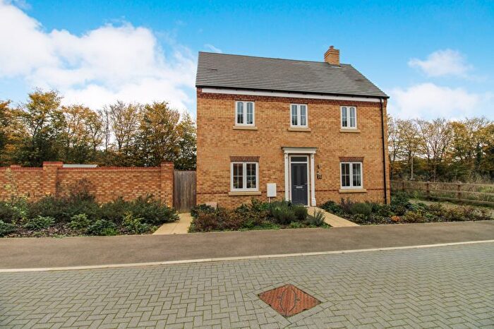 4 Bedroom Semi-Detached House For Sale In Goodship Lane, Potton, SG19