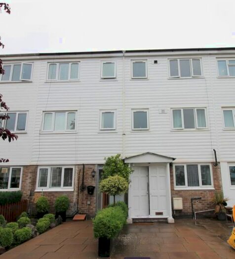 5 Bedroom Property To Rent In Thetford Close, London, N13