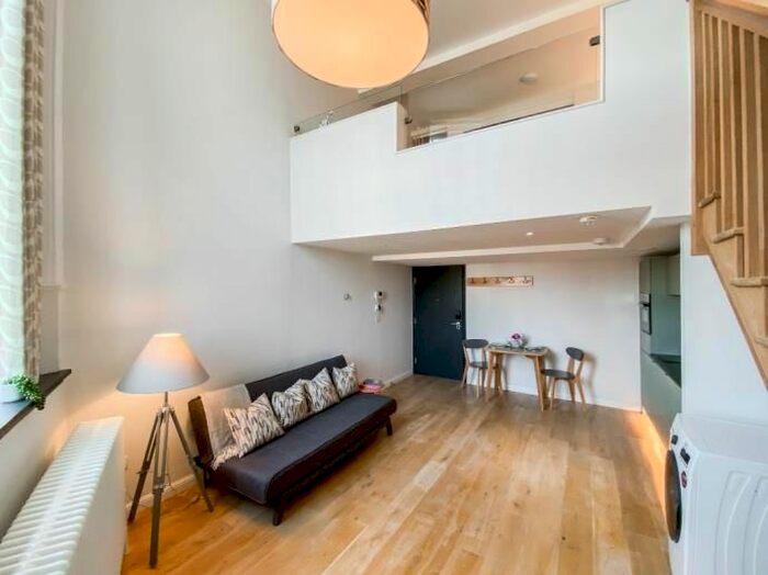 1 Bedroom Flat To Rent In Flat, Mcdonald Road, Edinburgh, EH7