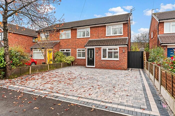 3 Bedroom Semi-Detached House For Sale In Wentworth Close, Rudheath, Northwich, CW9