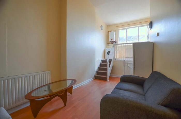 1 Bedroom Flat To Rent In High Road Leytonstone, London, E11