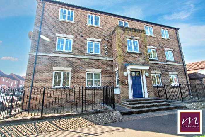 2 Bedroom Flat To Rent In Paddock Close, Aylesbury, HP19