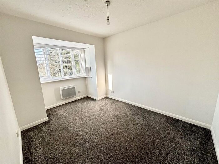 1 Bedroom Flat For Sale In Ryde Drive, Stanford-Le-Hope, SS17