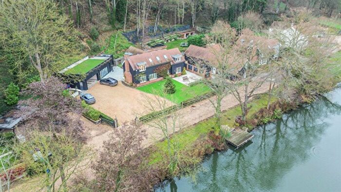 4 Bedroom Detached House For Sale In The View, Ware Park, SG12