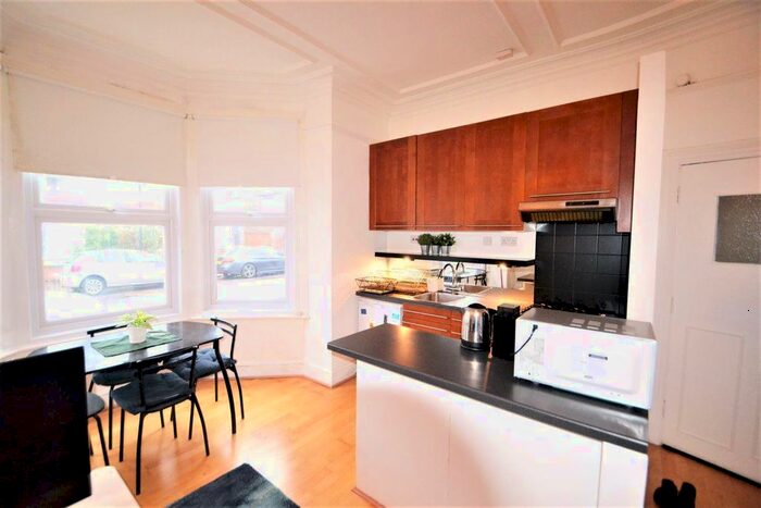 1 Bedroom Flat To Rent In Annington Road, London, N2