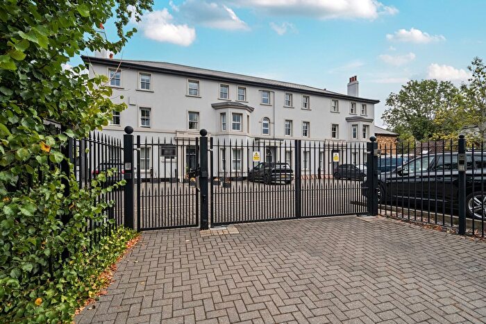 1 Bedroom Flat For Sale In Bromley Common, Bromley, BR2