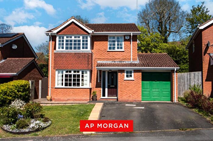 4 Bedroom Detached House For Sale In Elmhurst Close, Worcestershire, Worcestershire, B97