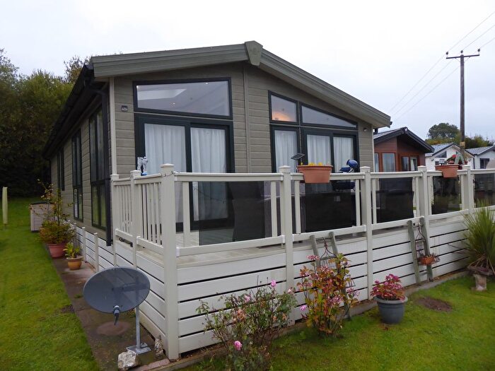2 Bedroom Mobile/park Home For Sale In Lakeside Country Park, Wyre Common, Cleobury Mortimer, Kidderminster, DY14