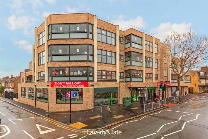 2 Bedroom Flat To Rent In Chingford Mount Road, London, E4