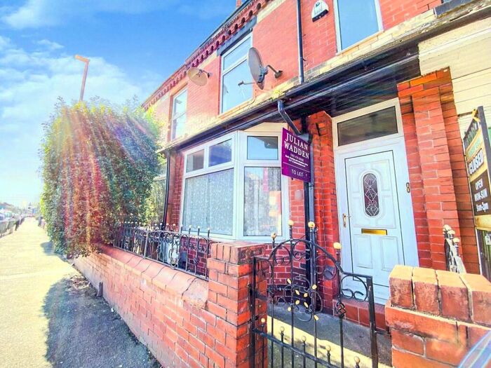 Houses for sale & to rent in M18 8ED, Earlswood Walk, Gorton & Abbey