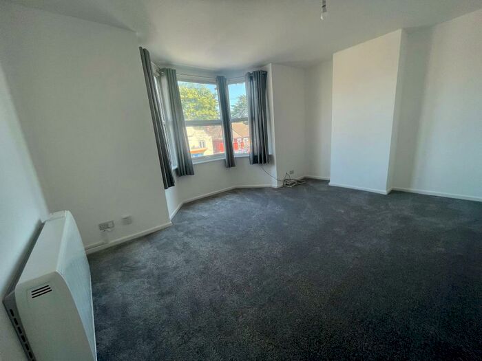 2 Bedroom Flat To Rent In Tankerville Road, Woolston, SO19