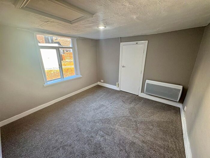 1 Bedroom Flat To Rent In Court Lane, Newent, GL18