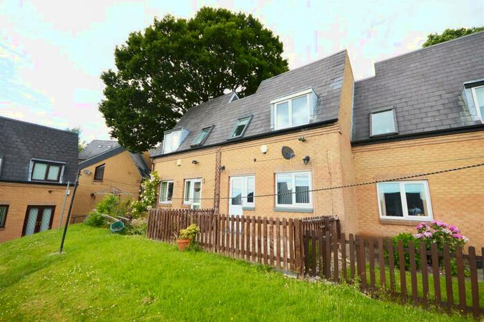 2 Bedroom Town House To Rent In Greenwood Court, Meanwood, Leeds, West Yorkshire., LS6