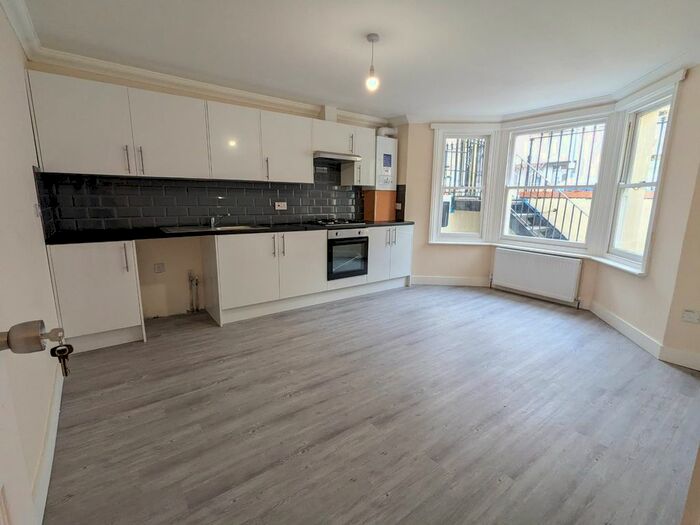 2 Bedroom Flat To Rent In Kilburn Park Road, Kilburn Park/Maida Vale, NW6