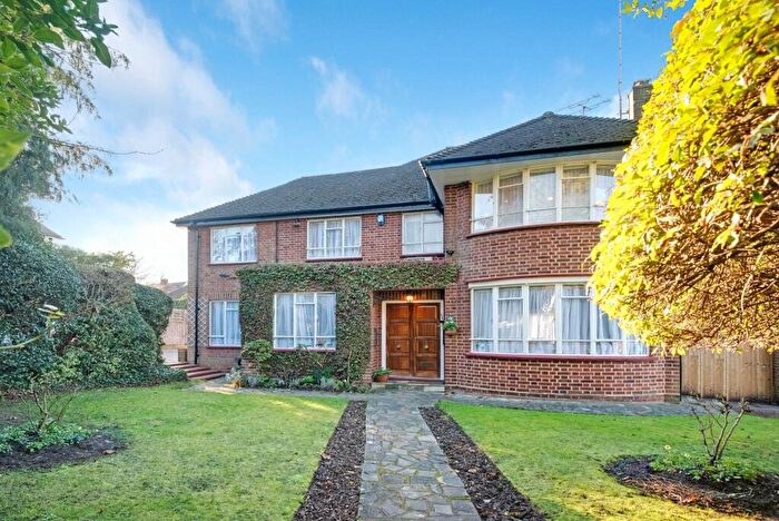 5 Bedroom Detached House For Sale In Hendon Avenue, Finchley, N3