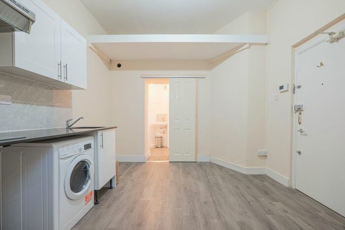 Studio To Rent In Cromwell Road, Earls Court, London, SW5