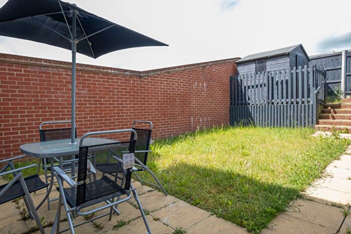 4 Bedroom Semi-Detached House To Rent In Kensal Green Drive, Maidenhead, SL6