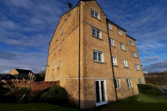 2 Bedroom Flat To Rent In Calder View, Mirfield, WF14