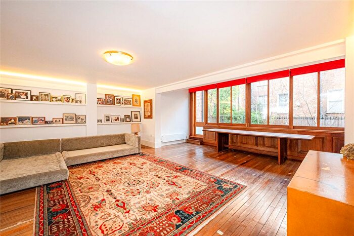 4 Bedroom Flat To Rent In Cornwall Crescent, Notting Hill, London, W11