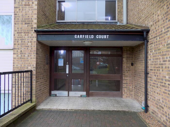 1 Bedroom Flat To Rent In Garfield Court, Handcross Road, Luton, Bedfordshire, LU2