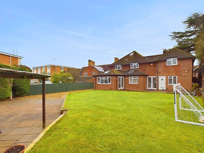 4 Bedroom Detached House For Sale In Wing Road, Linslade, Leighton Buzzard, LU7