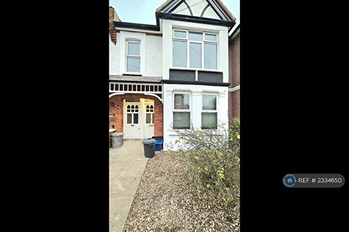 4 Bedroom Flat To Rent In Alder Road, London, SW14