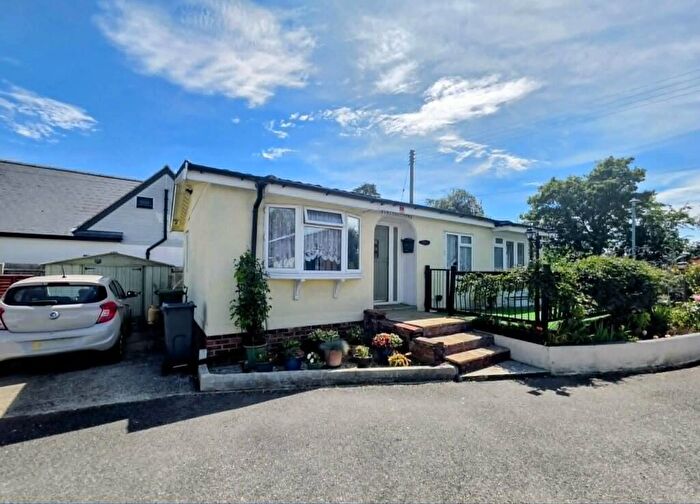 2 Bedroom Park Home For Sale In Green Park, Hardwicke, GL2