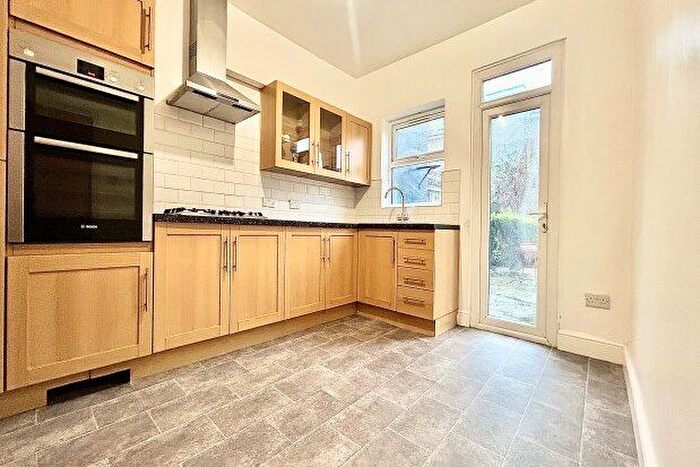 2 Bedroom Property To Rent In Renness Road, London, E17
