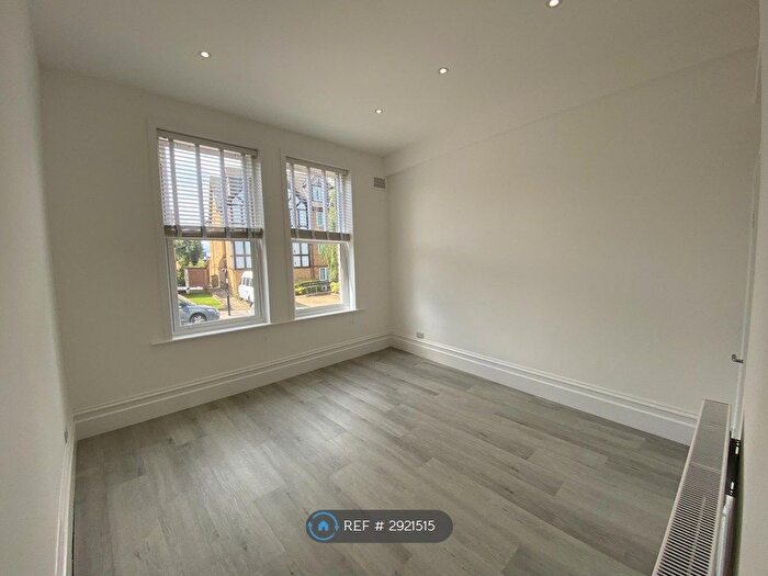 3 Bedroom Flat To Rent In Birdhurst Road, South Croydon, CR2