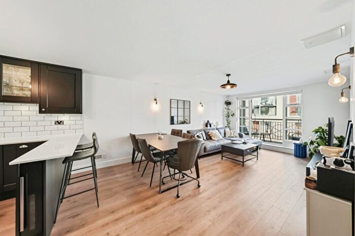 2 Bedroom Flat For Sale In Victory Place, London, E14