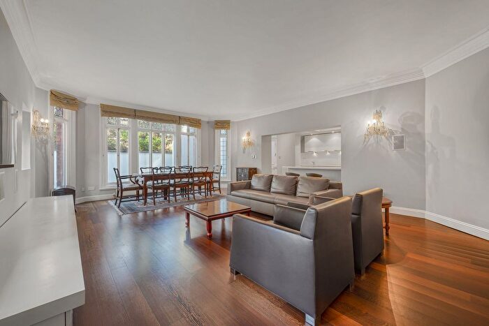 3 Bedroom Flat To Rent In Lyndhurst Gardens, London, NW3