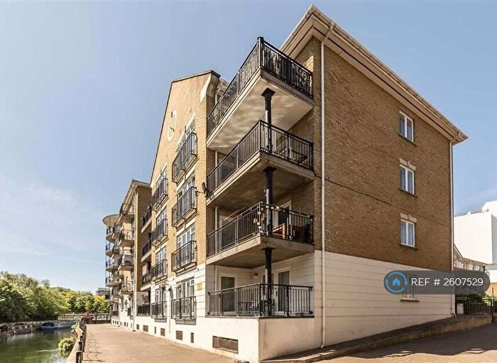 3 Bedroom Flat To Rent In Island Row, London, E14