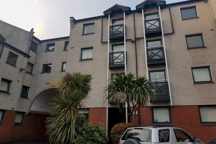 2 Bedroom Flat To Rent In New Bell's Court, Edinburgh, EH6