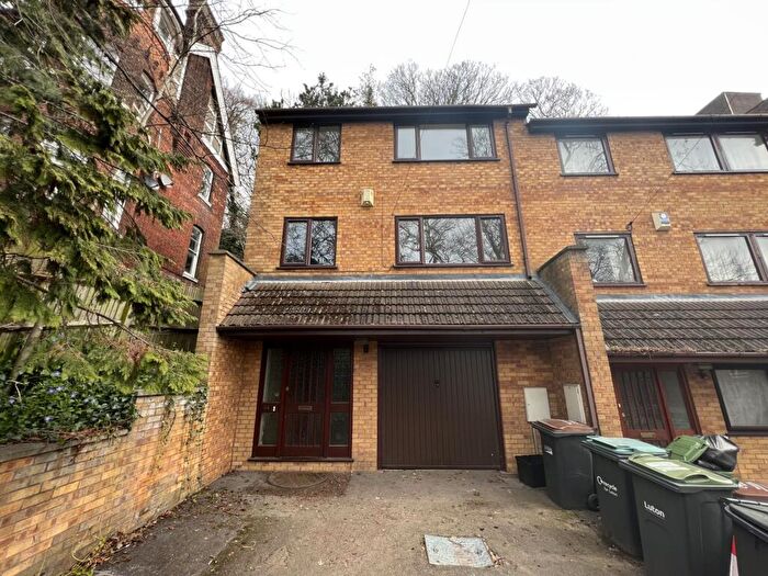 3 Bedroom Semi Detached House To Rent In Hart Hill Lane, Luton, LU2