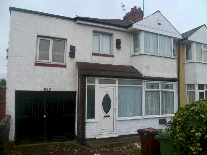 4 Bedroom Semi-Detached House To Rent In Willenhall Road, Willenhall, West Midlands, WV13