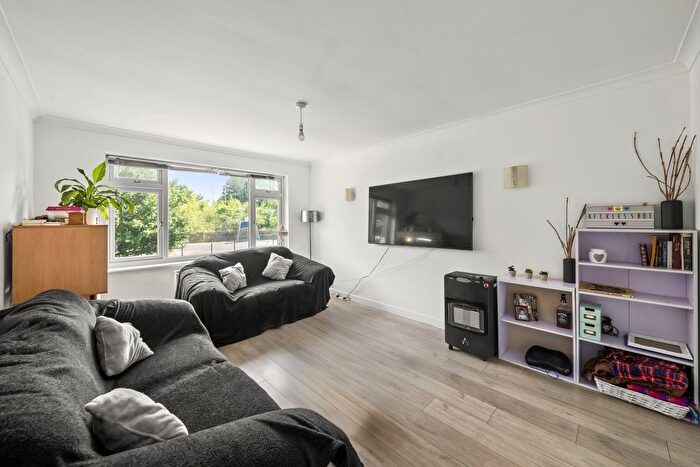 2 Bedroom Flat For Sale In Tennyson Road, Hanwell, W7