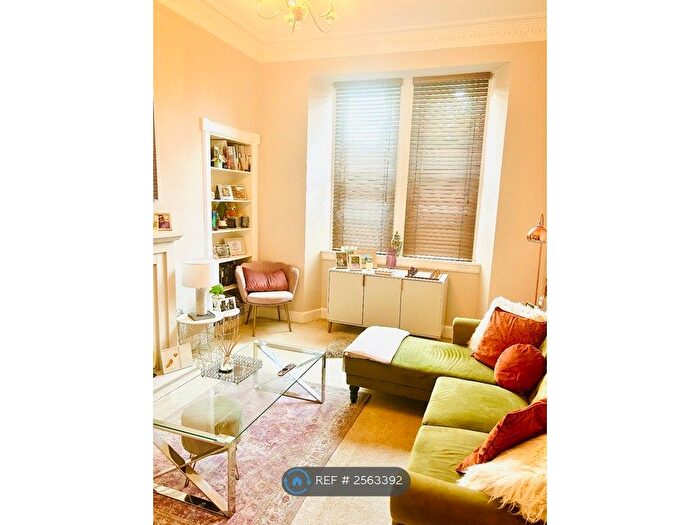 2 Bedroom Flat To Rent In Broughton Road, Edinburgh, EH7