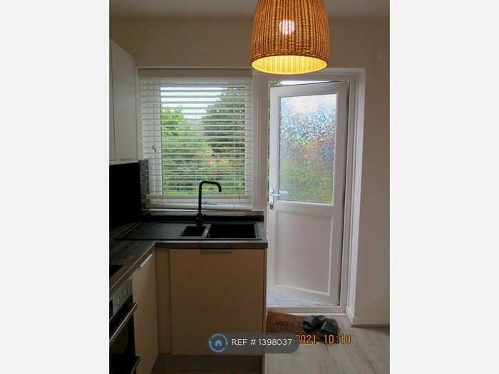 1 Bedroom Flat To Rent In Chartfield Square, London, SW15