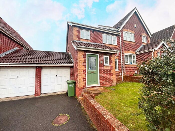 3 Bedroom Semi-Detached House To Rent In Simmonds View, Stoke Gifford, Bristol, BS34