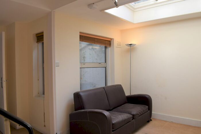 1 Bedroom Flat To Rent In Clanricarde Gardens, Notting Hill Gate, W2