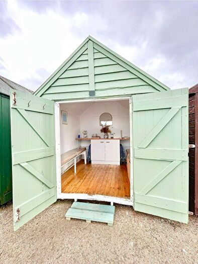 Chalet For Sale In Adjacent Cliff Road, Felixstowe, IP11