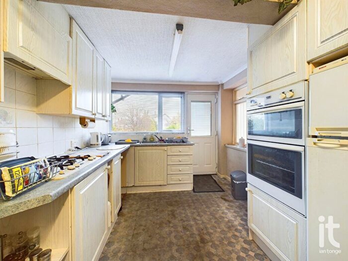 3 Bedroom Detached Bungalow For Sale In Manifold Drive, High Lane, Stockport, SK6